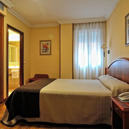 Hotel Alisi Аранда де Дуеро Екстериор снимка