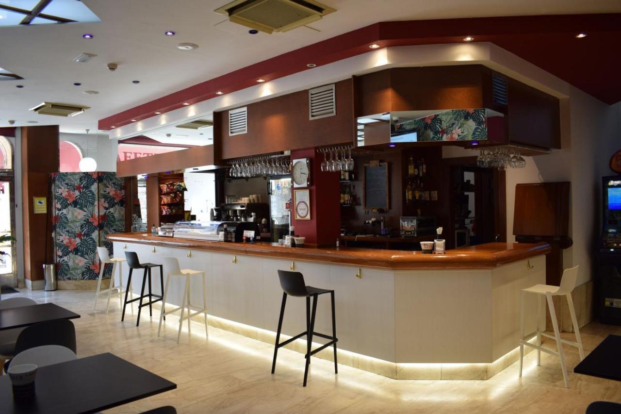 Hotel Alisi Аранда де Дуеро Екстериор снимка