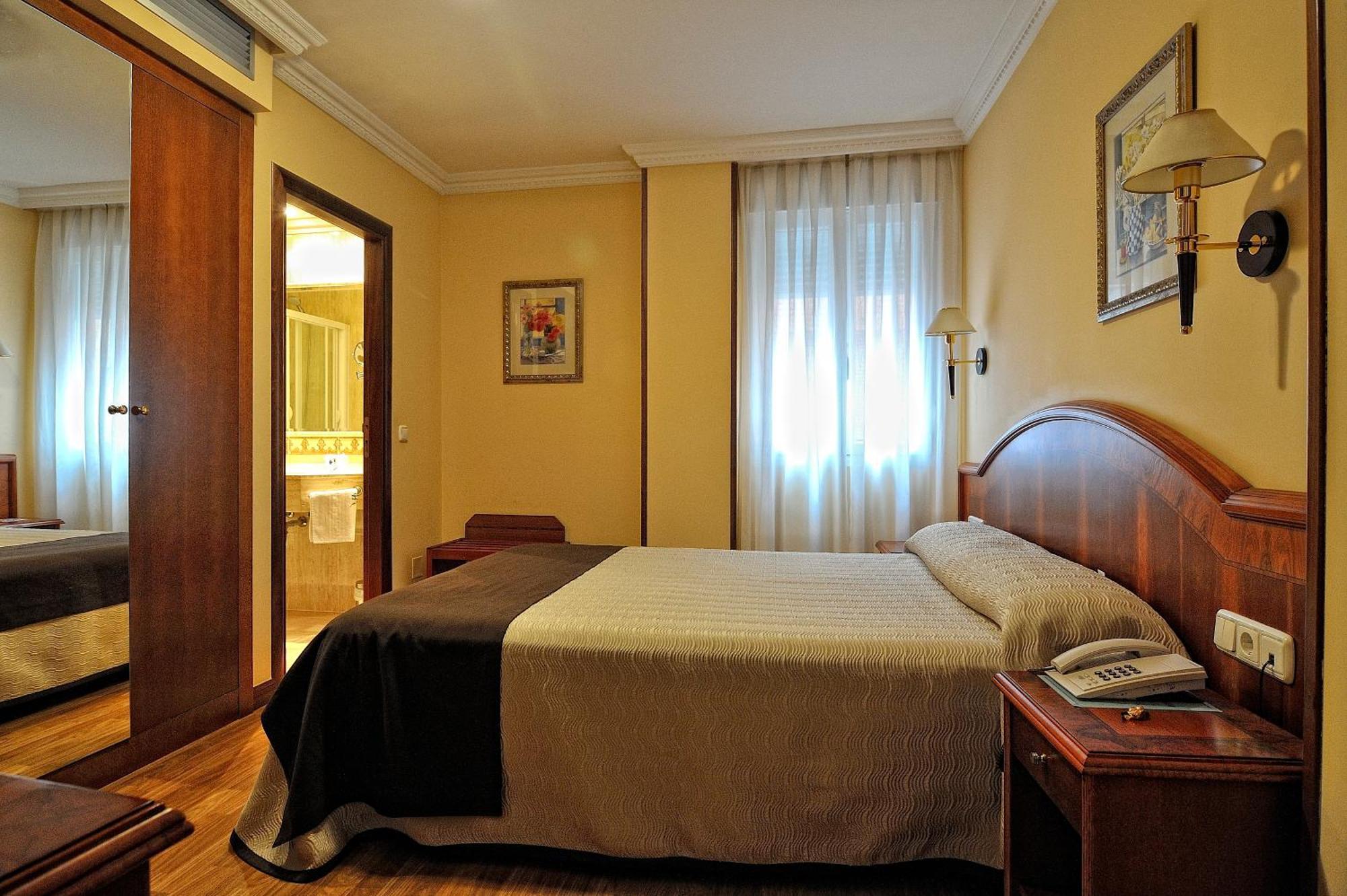 Hotel Alisi Аранда де Дуеро Екстериор снимка