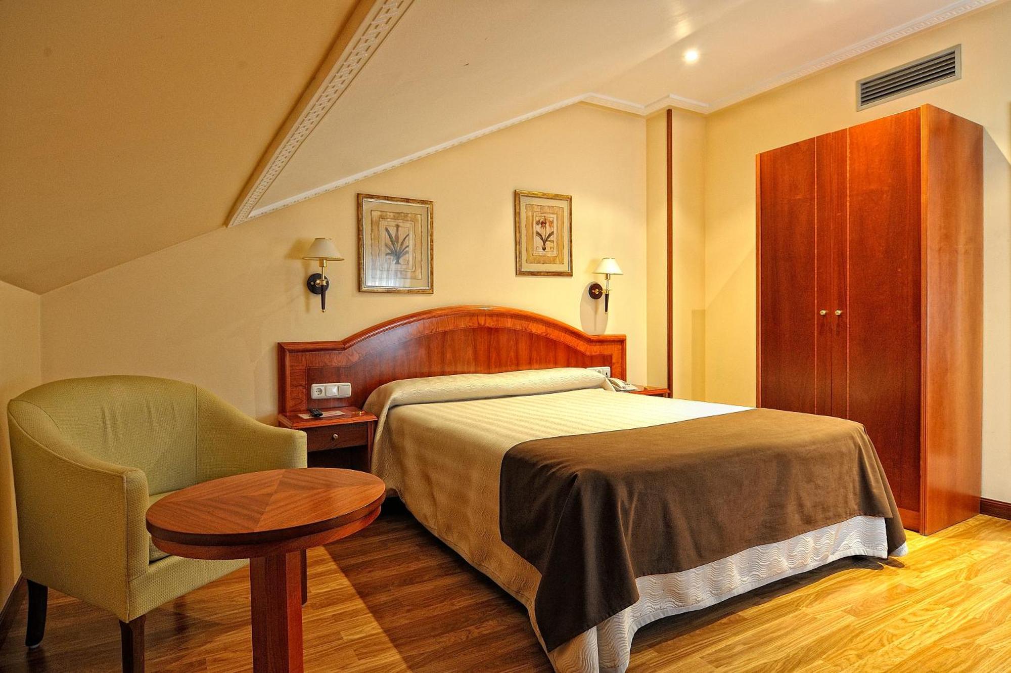 Hotel Alisi Аранда де Дуеро Екстериор снимка