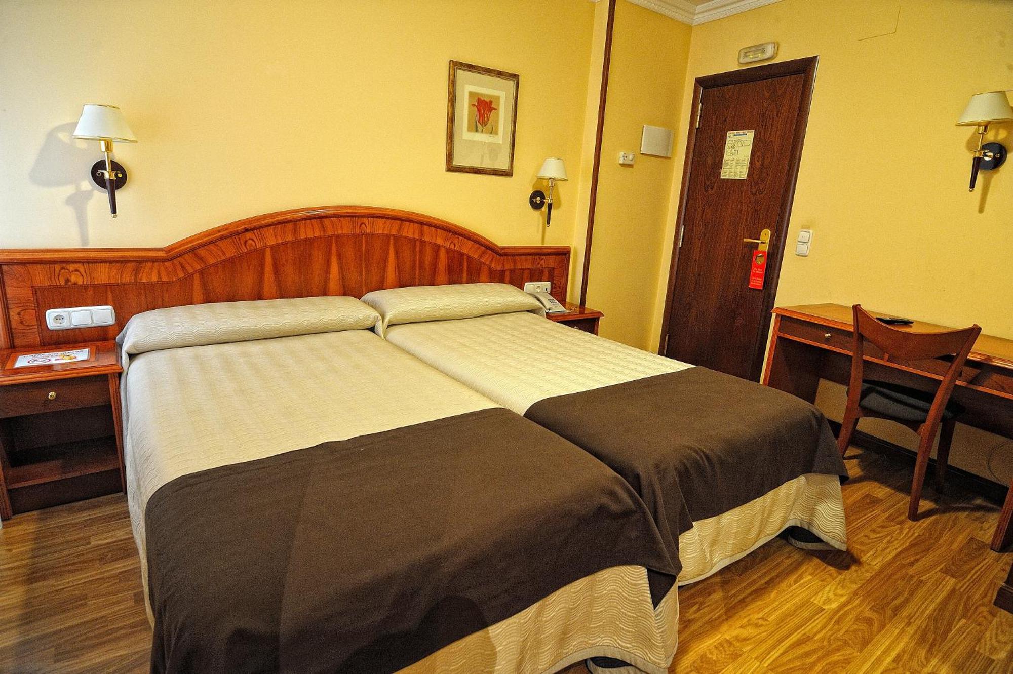 Hotel Alisi Аранда де Дуеро Екстериор снимка